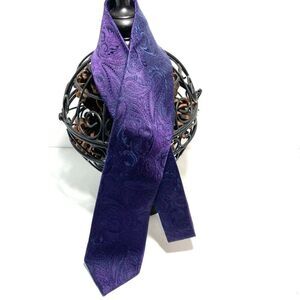 RYAN SEACREST Distinction Silk Necktie Tie Purple Paisley 57 x 3 inches